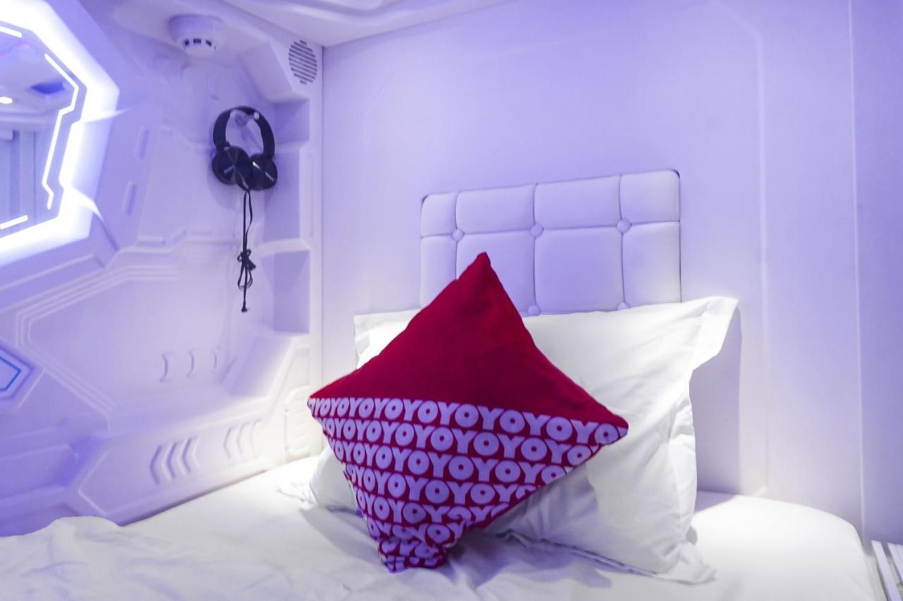 Super Oyo 91328 Fiducia Capsule Hotel Jakarta Buitenkant foto