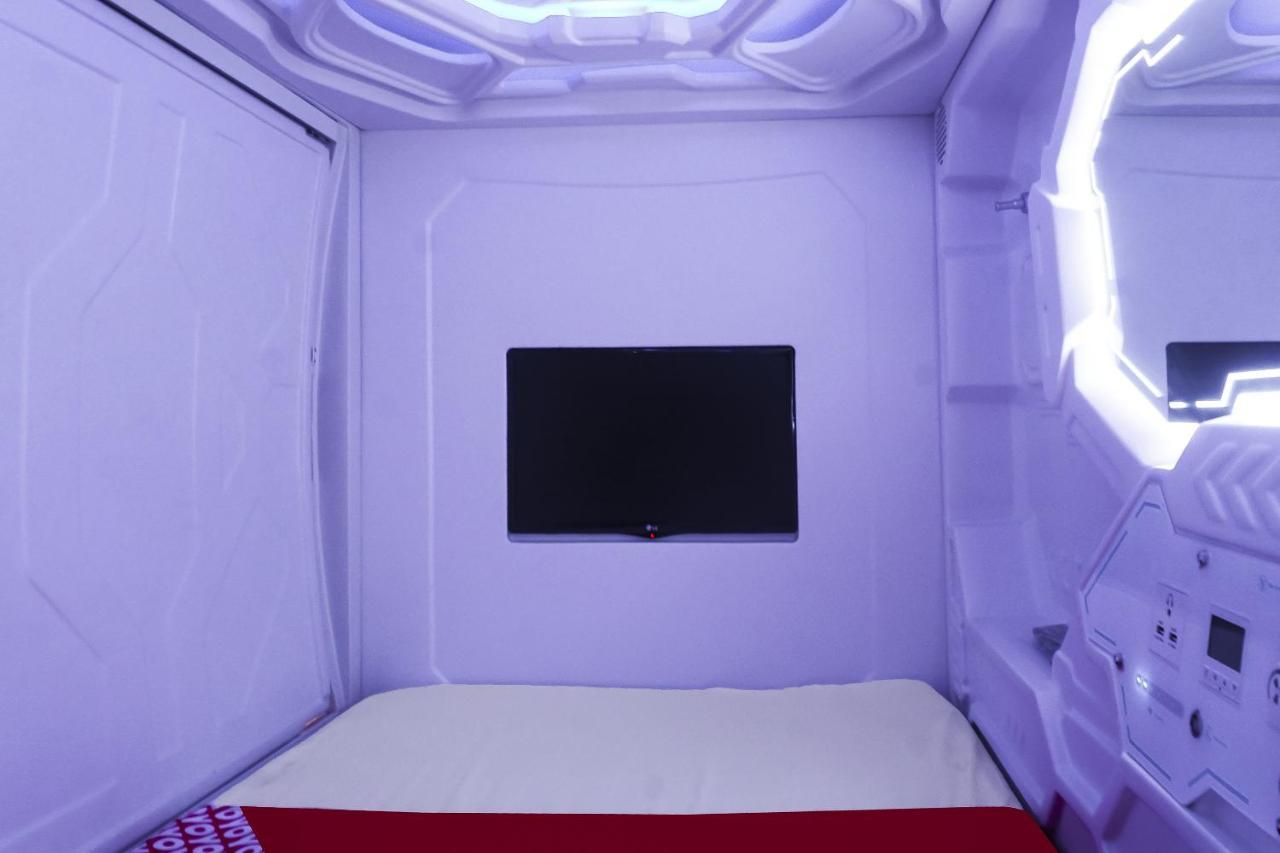 Super Oyo 91328 Fiducia Capsule Hotel Jakarta Buitenkant foto